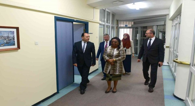 Kamerun Ortaöğretim Bakanı Lyonga ve heyeti Anadolu Üniversitesinde
