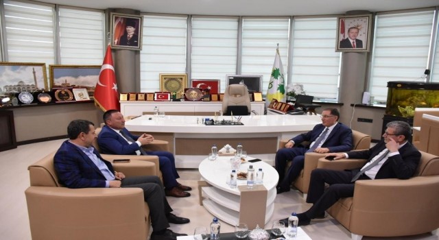 Kamu Başdenetçisi Malkoç, Bağlar Belediye Başkanı Beyoğlundan hizmetler hakkında bilgi aldı