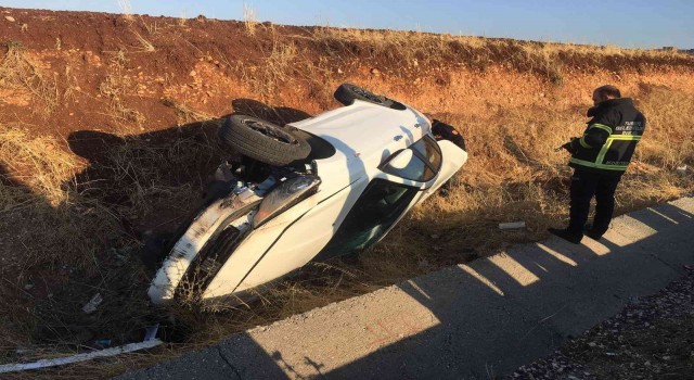 Kamyon ile otomobil çarpıştı: 3 yaralı
