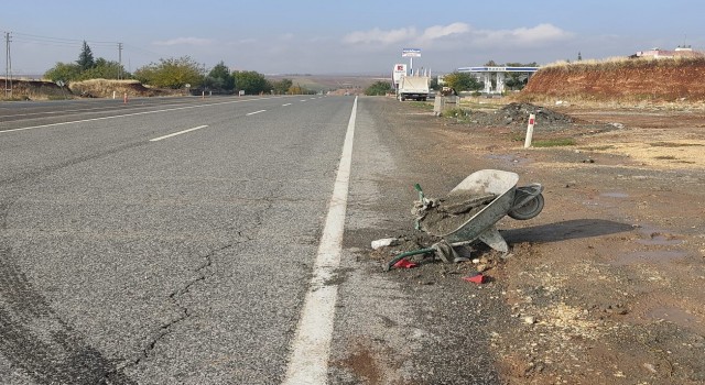 Kamyonet, el arabasına çarptı: 1 yaralı