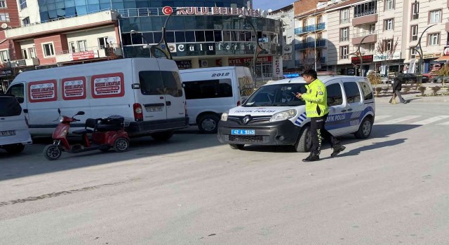 Kamyonet ile elektrikli üç tekerlekli bisiklete çarpıştı: 1 yaralı