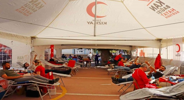 Kan bağışında Türkiye rekoru Salihlide kırıldı