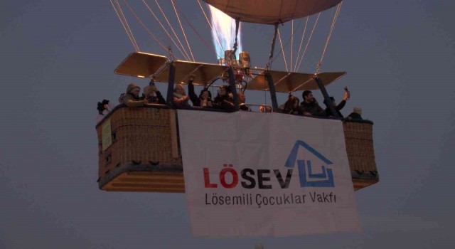 Kapadokyada balonlar LÖSEV için havalandı