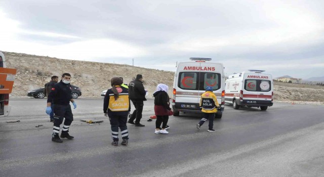 Karamanda işçi servisi ile yolcu minibüsü çarpıştı: 5 yaralı