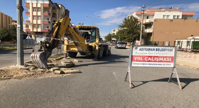 Karapınar Caddesinde refüj düzenleme çalışması yapılıyor