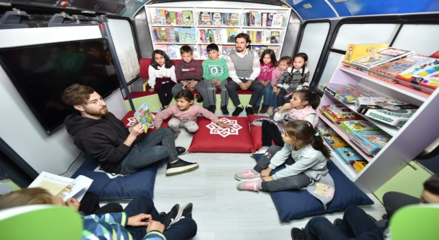Karesi mobil çocuk kütüphanesi hizmete girdi