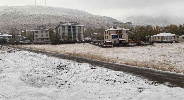 Karlıovaya mevsimin ilk karı düştü