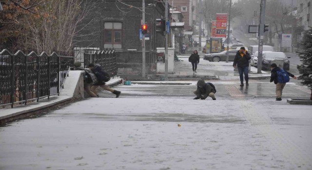 Karsa mevsimin ilk karı yağdı