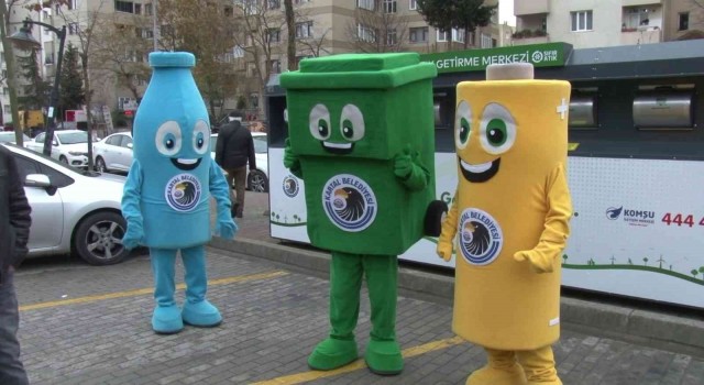 Kartalda, ‘Atık Azaltım Haftasında mobil atık geri dönüşüm merkezi açıldı