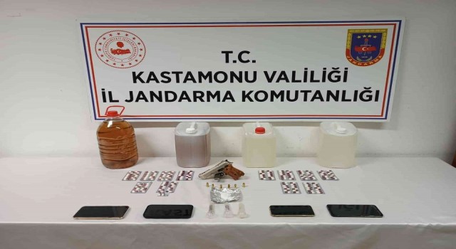 Kastamonuda bir sosyal tesise uyuşturucu operasyonu: 3 gözaltı