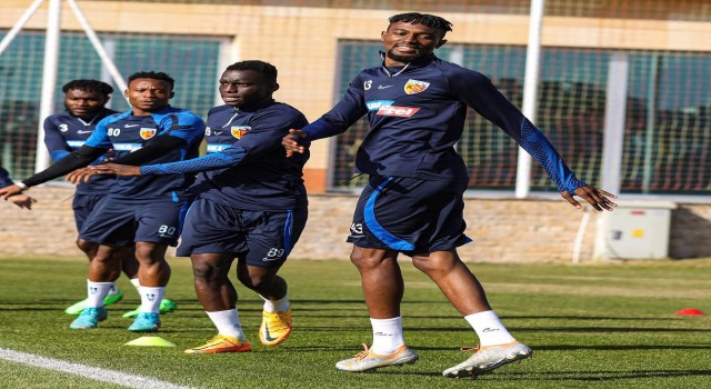 Kayserispor 22 futbolcuyla Gaziantepe gitti