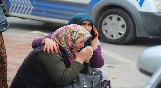 Kazada ağır yaralanan motosiklet sürücüsünü kurtarmak için vatandaşlar seferber oldu
