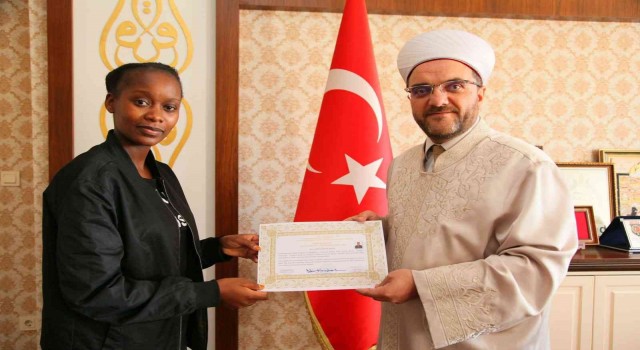 Kenyadan geldi Bursada müslüman oldu
