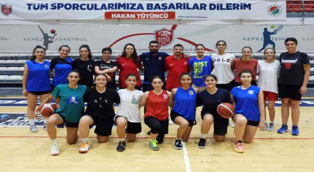 Kepezin kız basketbol takımı şampiyonluğa yürüyor