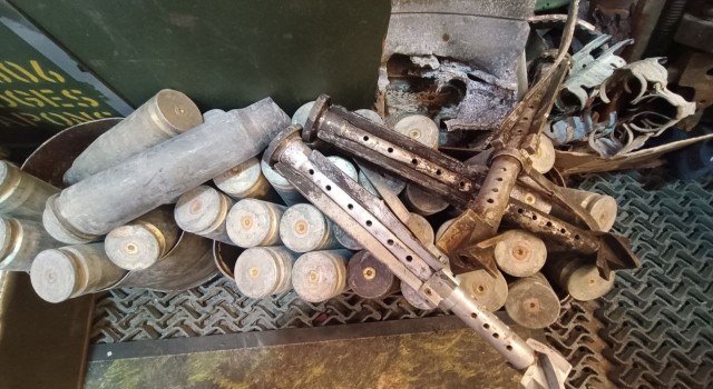 Kiev'de Rusya'ya ait askeri malzemeler satışa çıkarıldı