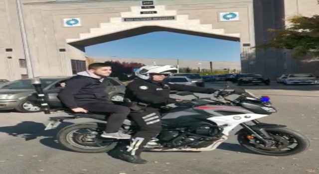 Kimliğini unutan adayın yardımına polis yetişti