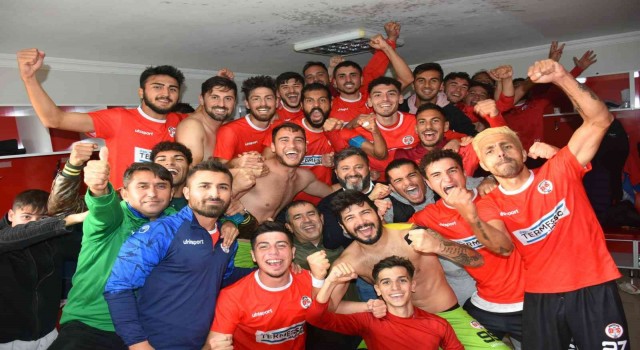 Kırkgöz Döşemealtı Belediyesi Gençlik ve Spor Kulübü Futbol A Takımı zirveye oynuyor