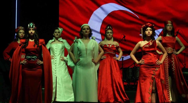 Kırklarelinde ‘Türk Kırmızısı Ay Beyazı defilesi