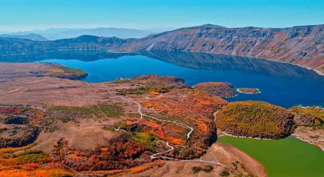 Kışa hazırlanan Nemrut Krater Gölünde renk cümbüşü
