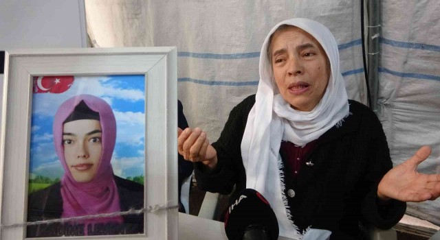 Kızının elinden kalem alınıp silah verildi, anne Öğretmenler Gününü unuttu