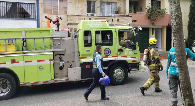 Kolombiyada uçak yerleşim bölgesine düştü: 8 ölü