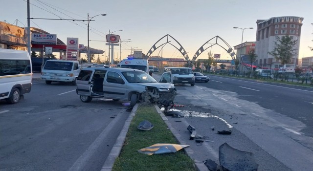 Kontrolden çıkan araç refüje çarptı: 1 yaralı