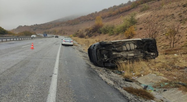Kontrolden çıkan otomobil devrildi: 2 yaralı