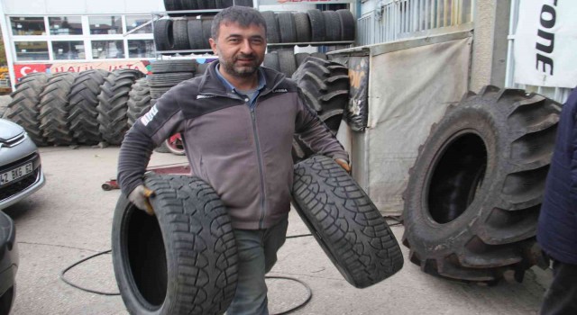 Konyada lastikçilerde “kış lastiği” değişim mesaisi yoğunlaştı