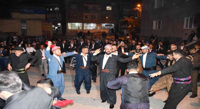 Köy meydanları düğünlerde şenleniyor