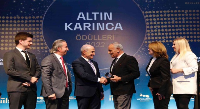 Küçükçekmece Belediye Başkanı Kemal Çebiye Altın Karıncada anlamlı ödül