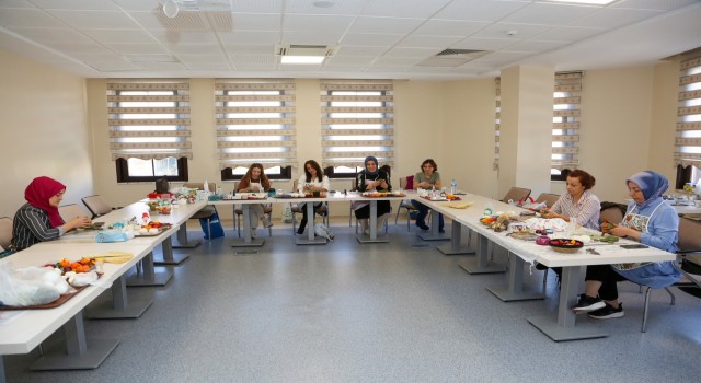 Küçükçekmeceli kadınlar “Eşitlik Merkezi”nde üretiyor