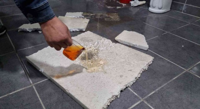 Kumar malzemelerini asitle eriterek yok etmişler