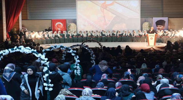 Kuranı ezberleyen 84 kız öğrenci icazetlerini aldı