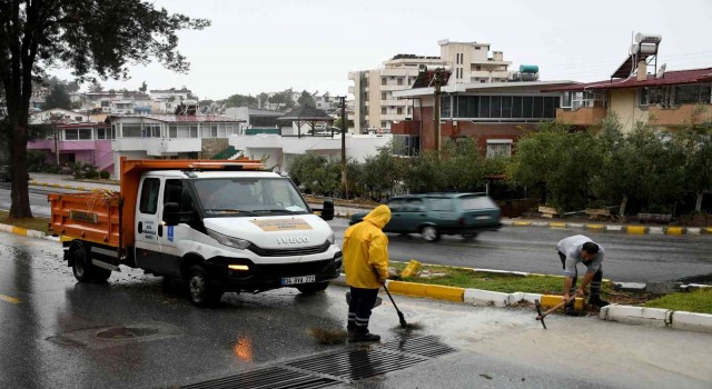 Kuşadası Belediyesinden sağanak seferberliği