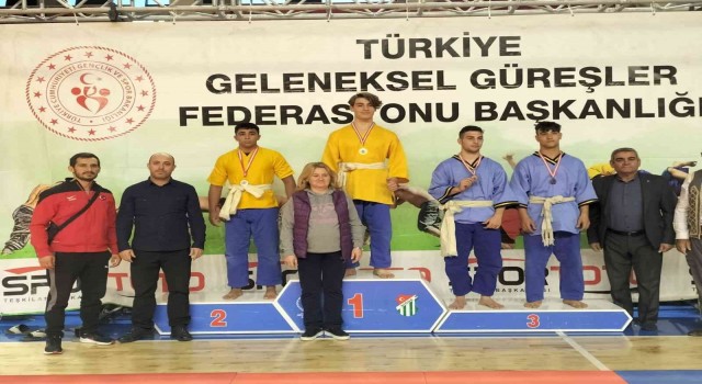 Kuşak Güreşi Ümit Kadınlar ve Erkekler Türkiye Şampiyonasında Bilecikli sporculardan büyük başarı