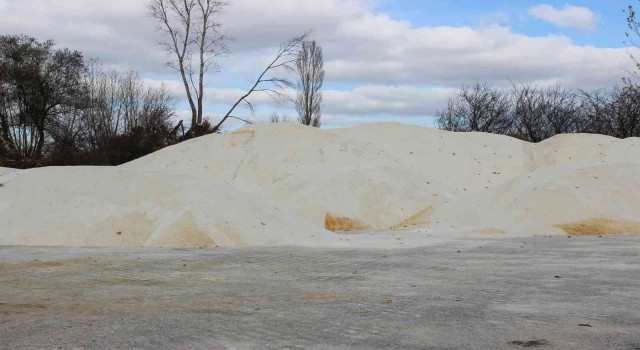 Kütahya Belediyesi, kış ayları için 500 ton tuz depoladı