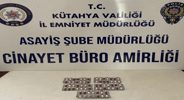 Kütahyada bir kişinin üzerinde 66 adet sentetik ecza hap ele geçirildi
