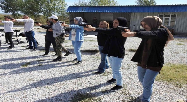 Kütahyada Orman Mühendisi ve Orman Muhafaza Memurlarına silah atış eğitimi