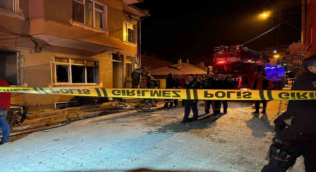 Kütahyada tüpten sızan gaz bomba gibi patladı: 4 yaralı