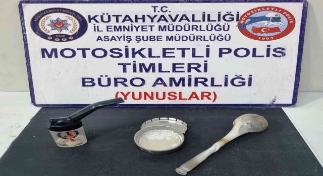 Kütahyada Yunus Timleri 2 kişinin üzerinde uyuşturucu ele geçirdi