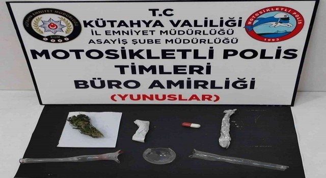 Kütahyada Yunus Timlerinin durdurduğu araçta uyuşturucu ele geçirildi
