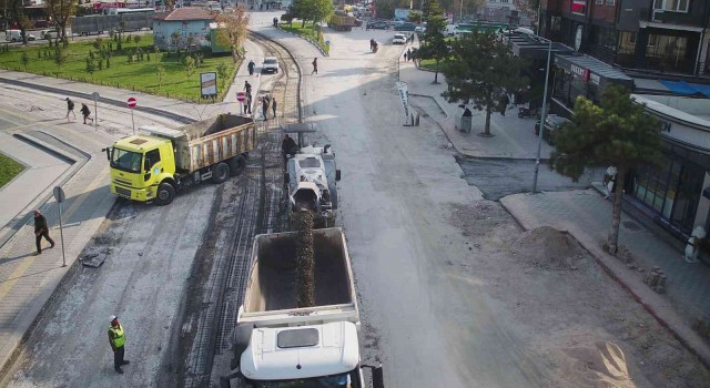 Kütahyanın Çinigar Caddesinde asfalt mesaisi