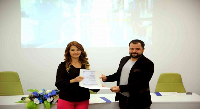 Kütüphane personeli ‘engelsiz erişim için işaret dili eğitimi aldı