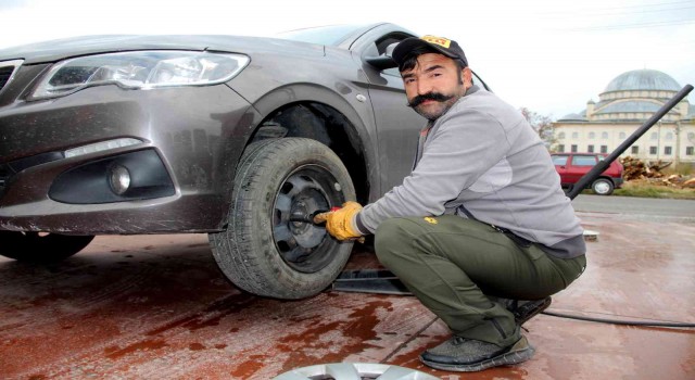 Lastikçilerden uyarı: Kar yağmasını beklemeyin