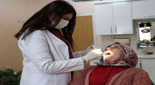 Lokman Hekim Hayat Hastanesinde engelli ve küçük yaştaki çocukların diş tedavileri başarıyla yapılıyor