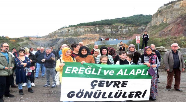 Mahalleli cüruf tesisleri ve depolama alanlarının kaldırılması için eylem yaptı