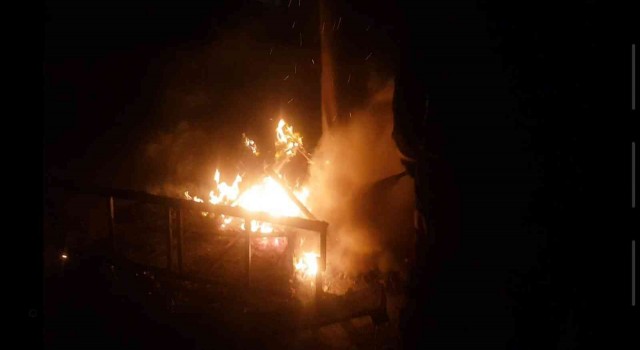 Malatyada çatı yangını korkuttu