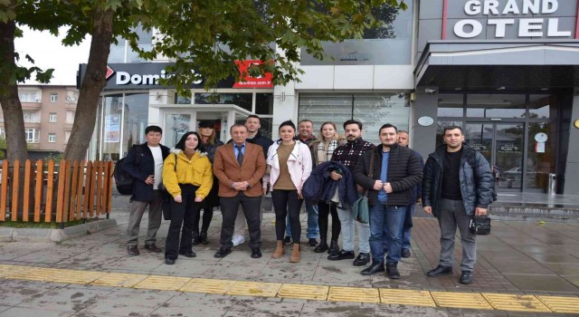 Malazgirti gezen yabancı gazeteciler kentin tanıtımına katkı sağlayacak