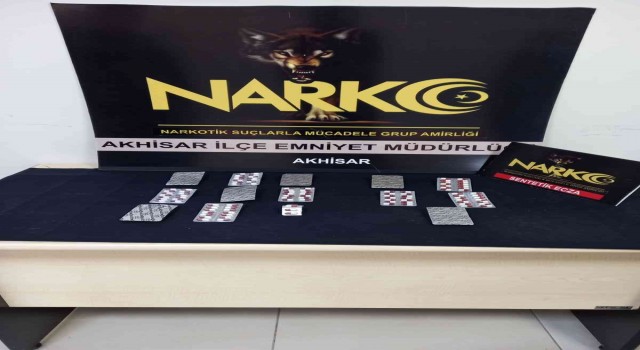 Manisada iki eve uyuşturucu baskını