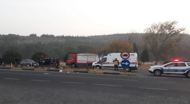 Manisa'da trafik kazası: 2 ölü 5 yaralı